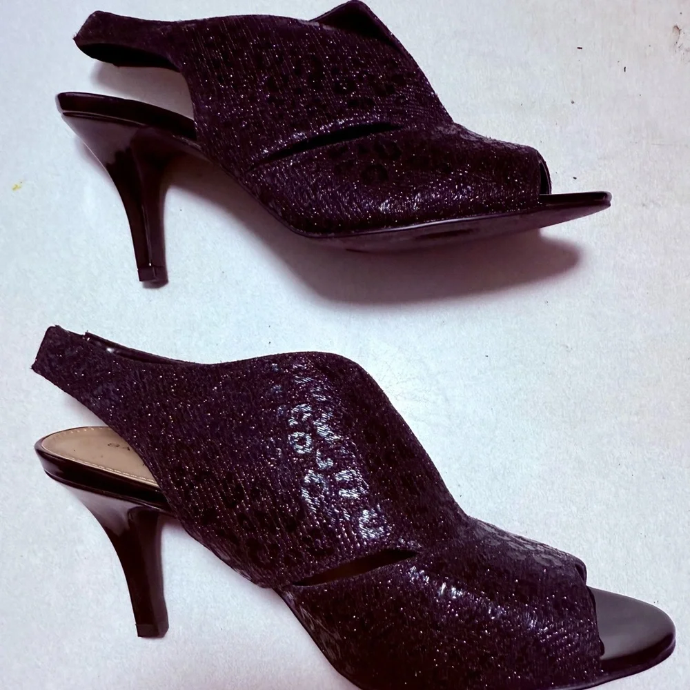 Bandolino Mirabella Heels sz 8m sparkling slip on sling back heels. Classy
